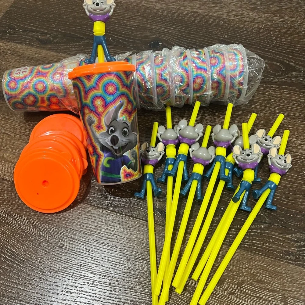 Chuck E. Cheese reusable Party Cup and Straw Orange and Yellow 30 total NWT